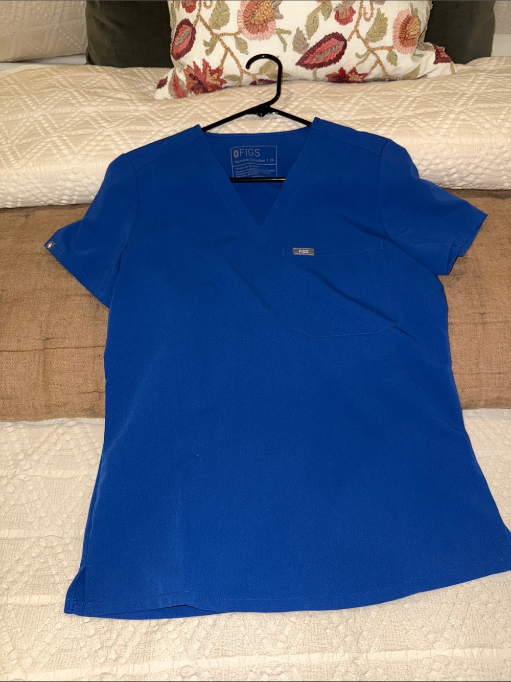 Figs Women's V-Neck Scrub Top - Blue